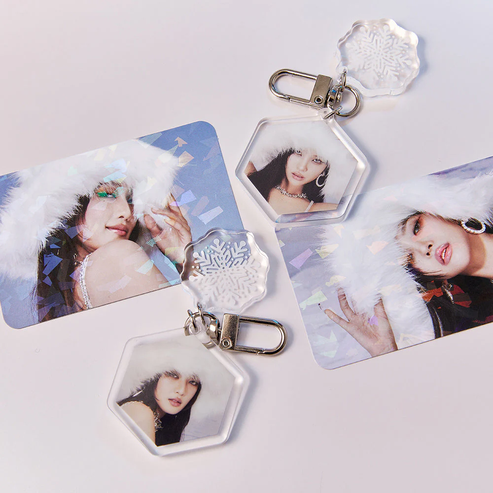 (G)I-DLE - SUPER LADY OFFICIAL MD ACRYLIC KEYRING PHOTOCARD SET 1 VER. - Image 2