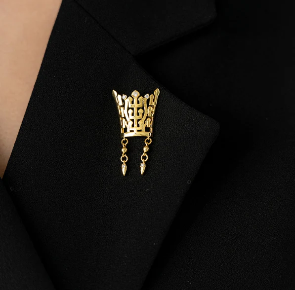 GOLDEN CROWN PIN BADGE